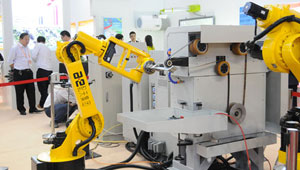 الصين تسعى لزيادة استخدام “الإنسان الآلي” في الصناعة