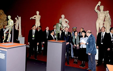 صاحب الجلالة يفتتح بموسكو معرض "المغرب وروسيا تاريخ قديم مشترك "